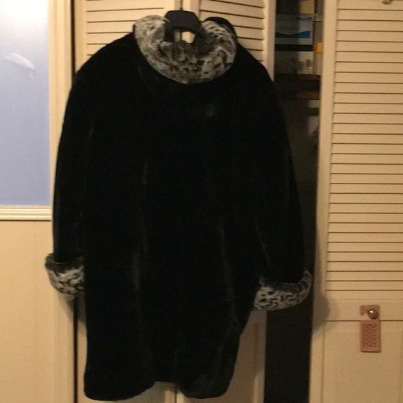 PamelaMcCoyCollection,1X,Black Faux Sherred Beaver Trimmed with Faux Chinchilla - Picture 7 of 15
